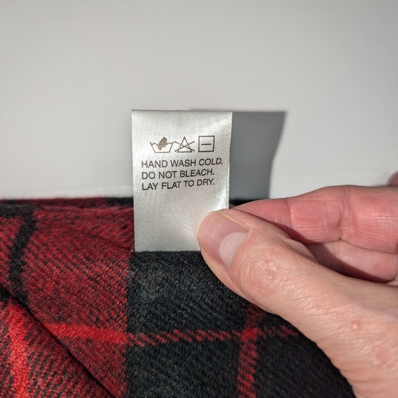 NWT Hildie & Jo Blanket Scarf, Red/Black Plaid - Picture 4 of 4